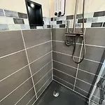 Les Roitelets Paris - T2 - Thème Parisien - Entièrement Neuf - Classé 2 étoiles - Proche Centre-ville&thermes - Ménage Et Linge De Maison Inclus La Bourboule