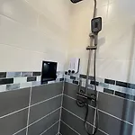 Les Roitelets Paris - T2 - Thème Parisien - Entièrement Neuf - Classé 2 étoiles - Proche Centre-ville&thermes - Ménage Et Linge De Maison Inclus Appartamento *